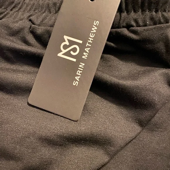 Sarin Mathew’s women’s capri yoga pants XL black - Picture 4 of 4